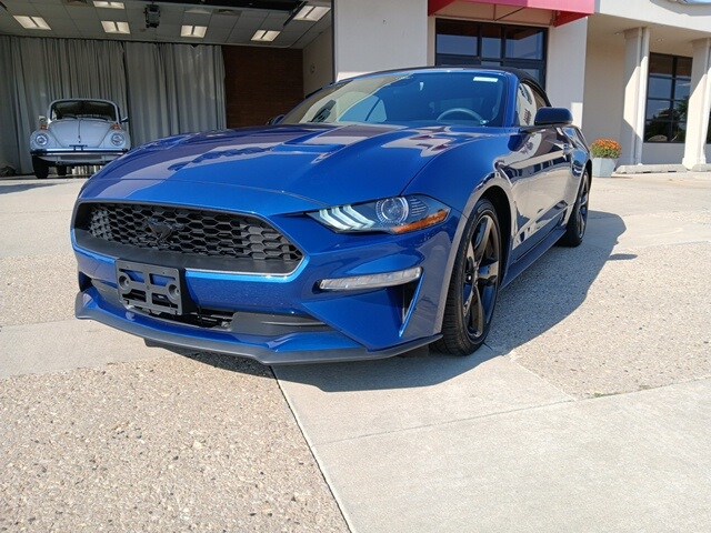 2022 Ford Mustang EcoBoost photo 2