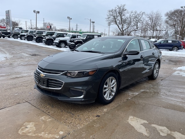 Used 2018 Chevrolet Malibu 1LT with VIN 1G1ZD5ST5JF253466 for sale in Ottawa, IL