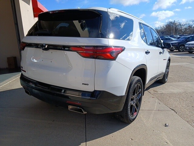2023 Chevrolet Traverse Premier photo 2