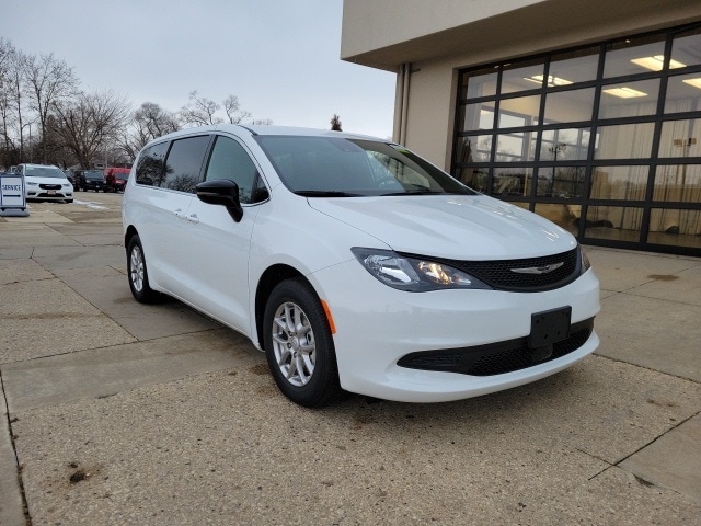 2026 Chrysler Voyager LX's photo