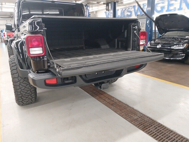 2024 Jeep Gladiator Sport photo 2