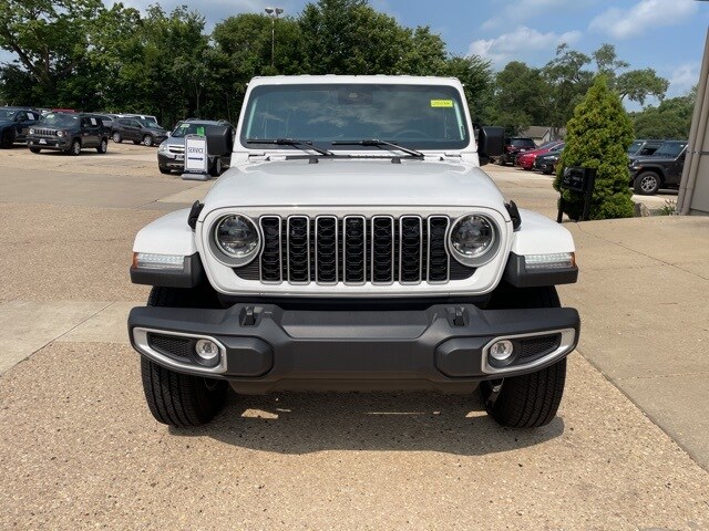 2025 Jeep Wrangler Unlimited Sahara photo 3