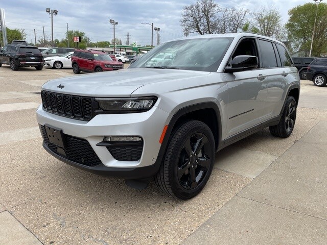 2025 Jeep Grand Cherokee Limited photo 2