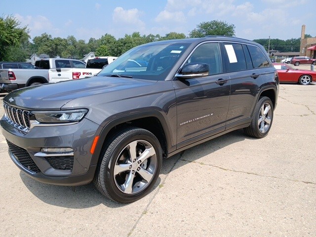 2022 Jeep Grand Cherokee Limited photo 2