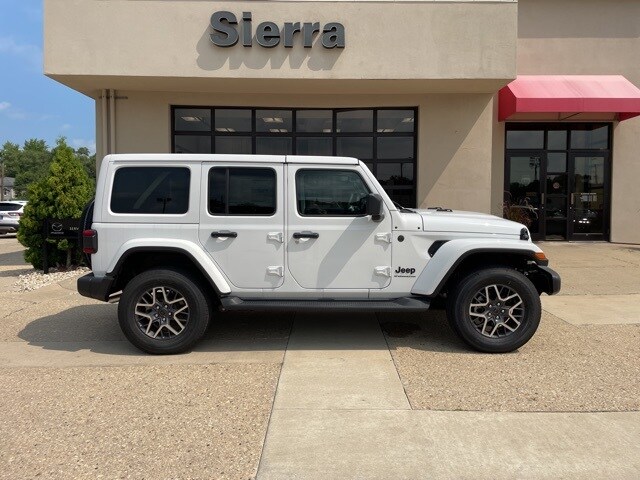 2025 Jeep Wrangler Unlimited Sahara photo 4