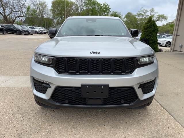 2025 Jeep Grand Cherokee Limited photo 3