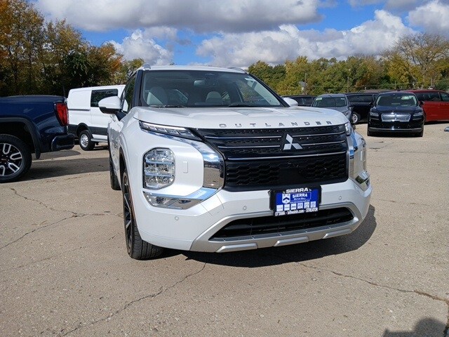 2024 Mitsubishi Outlander SEL photo 2