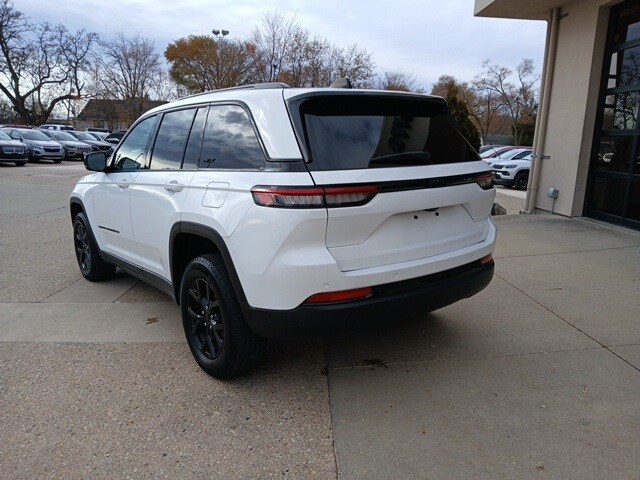 2024 Jeep Grand Cherokee Laredo photo 2