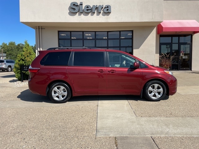 2017 Toyota Sienna L photo 4