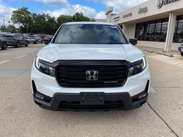 2022 Honda Ridgeline Black Edition photo 2