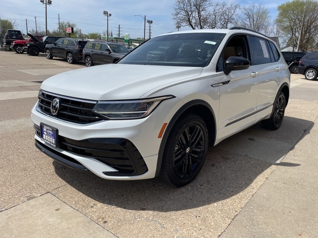 Used 2022 Volkswagen Tiguan SE R-LINE BLACK with VIN 3VV8B7AX5NM132193 for sale in Ottawa, IL