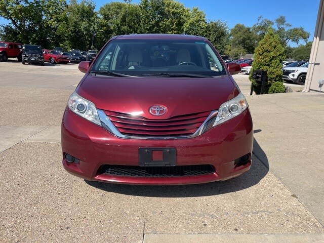 2017 Toyota Sienna L photo 3