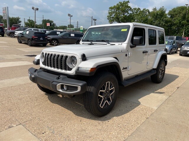 2025 Jeep Wrangler Unlimited Sahara photo 2