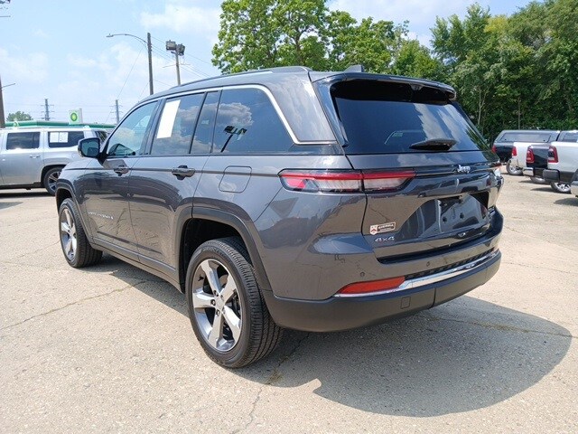 2022 Jeep Grand Cherokee Limited photo 3