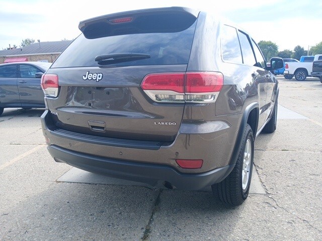 2017 Jeep Grand Cherokee Laredo photo 3