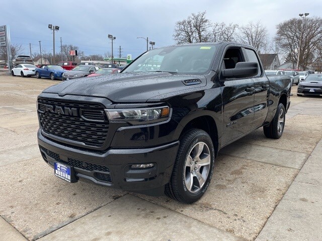 2025 Ram 1500 Tradesman photo 2