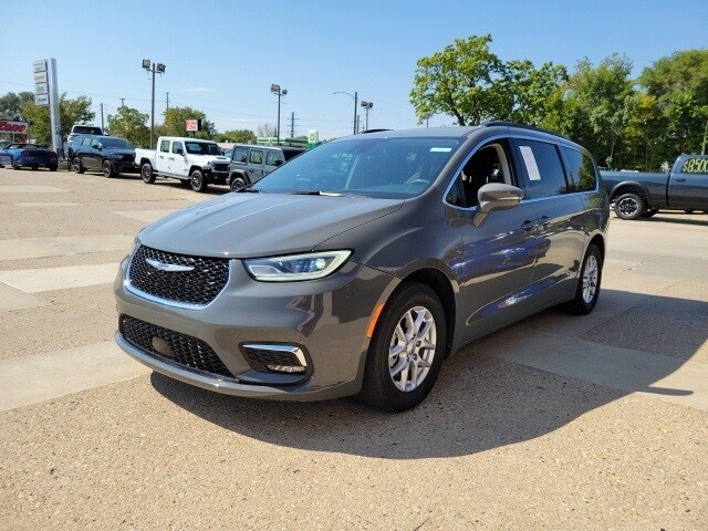 2022 Chrysler Pacifica Touring L photo 2