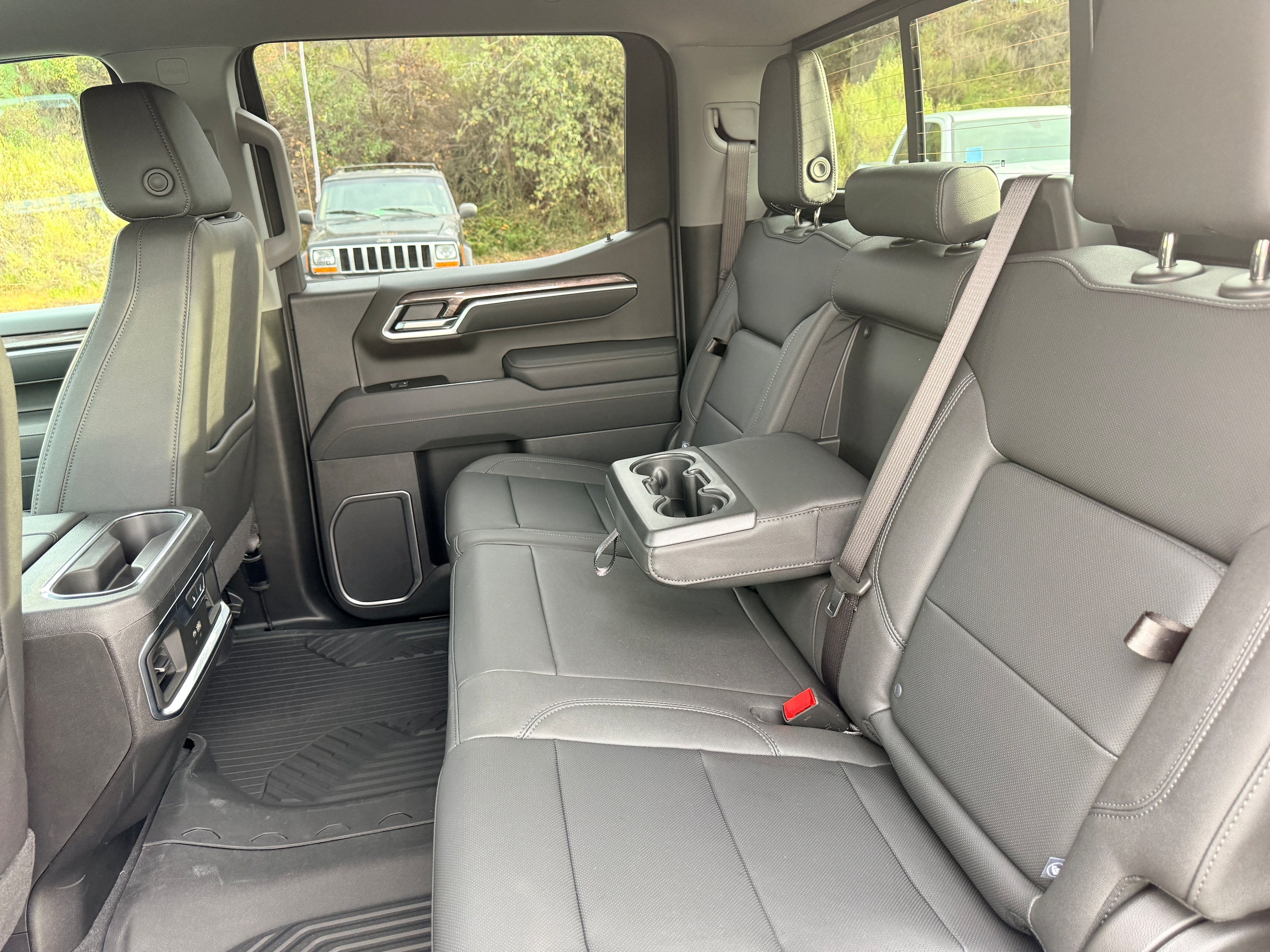 2026 Chevrolet Silverado 1500 LTZ - Photo 9
