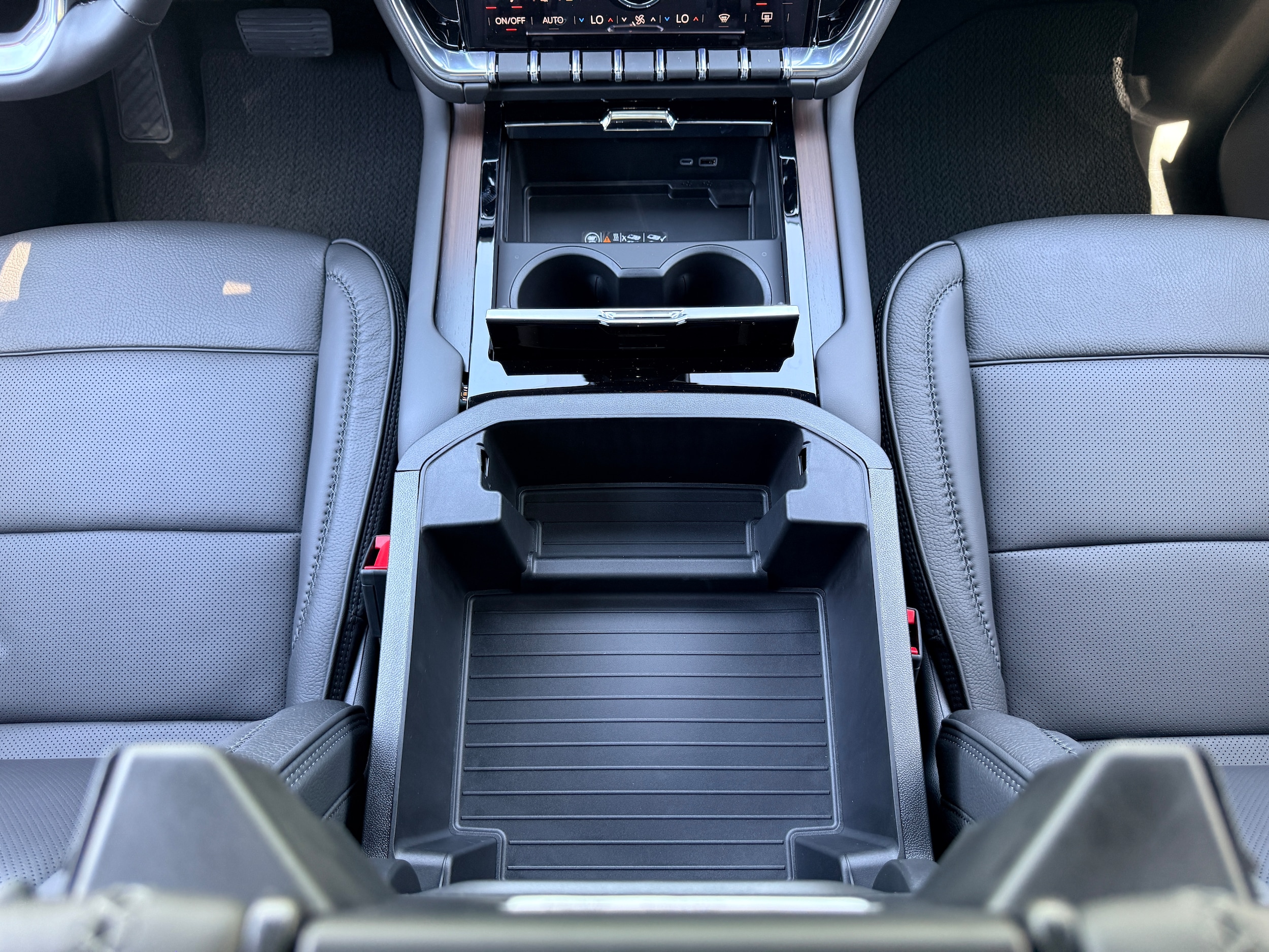 2026 GMC Yukon Denali - Photo 18