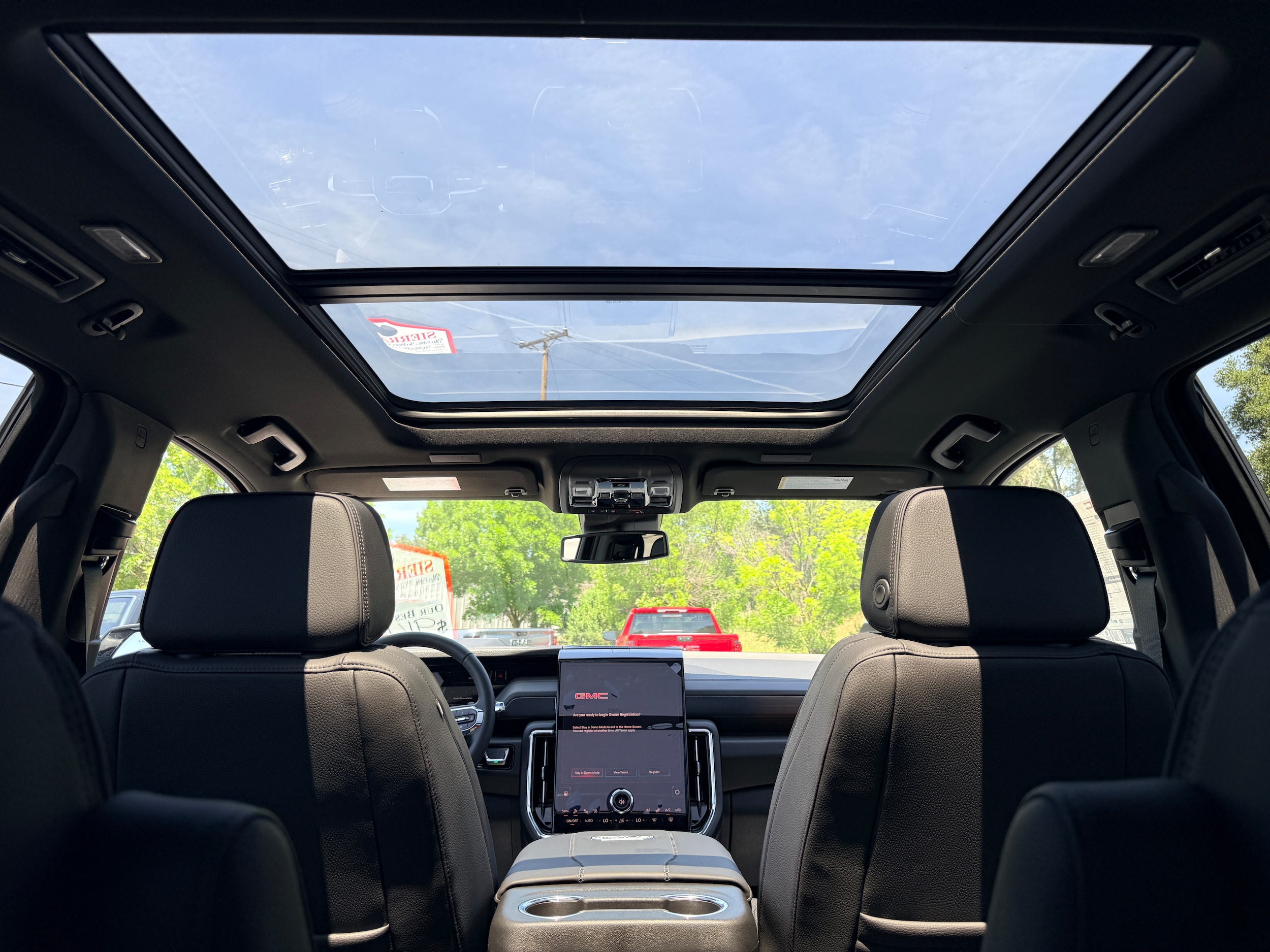 2026 GMC Yukon Denali - Photo 9
