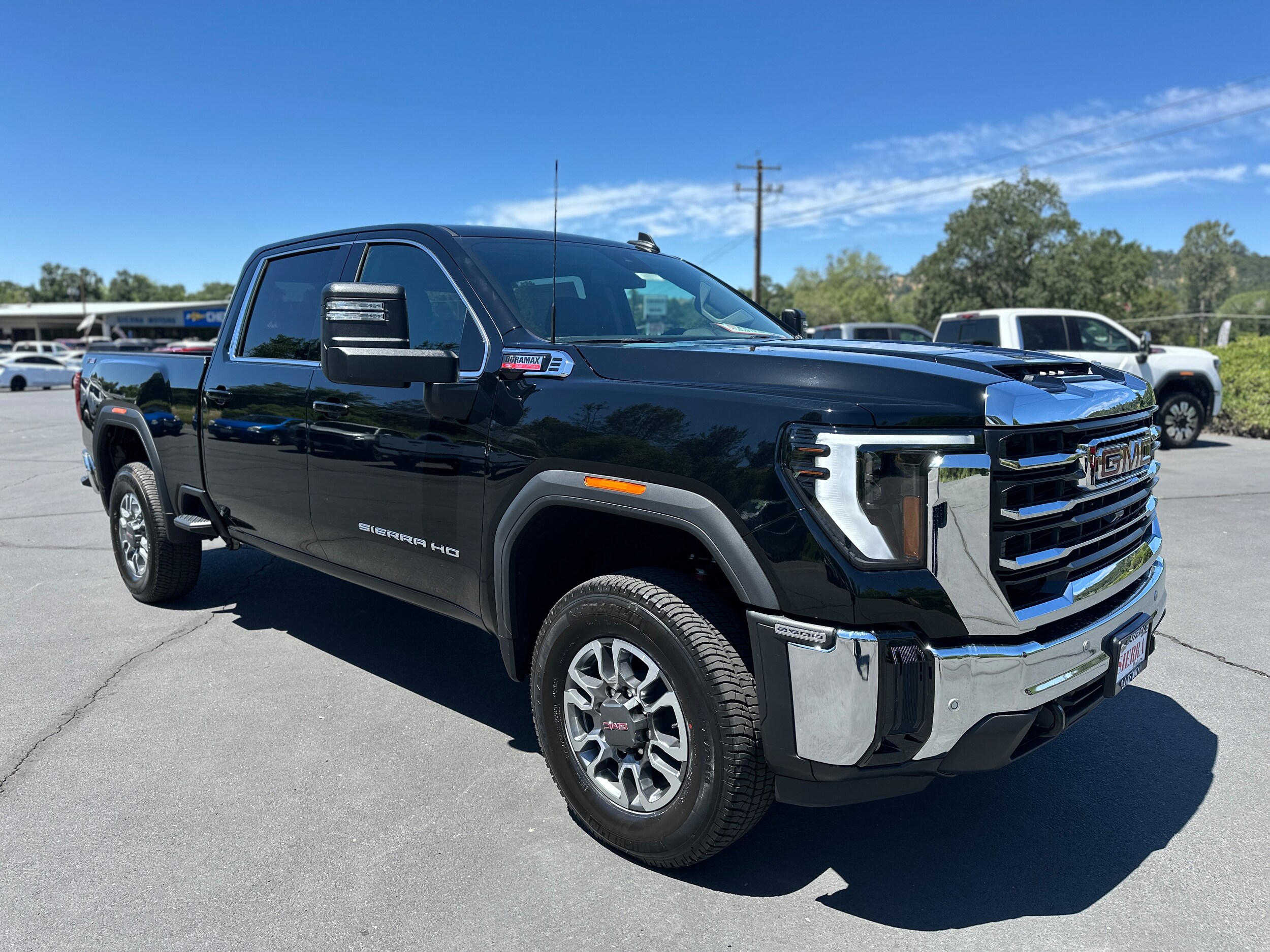 2025 Gmc Sierra 2500 HD SLE photo 3