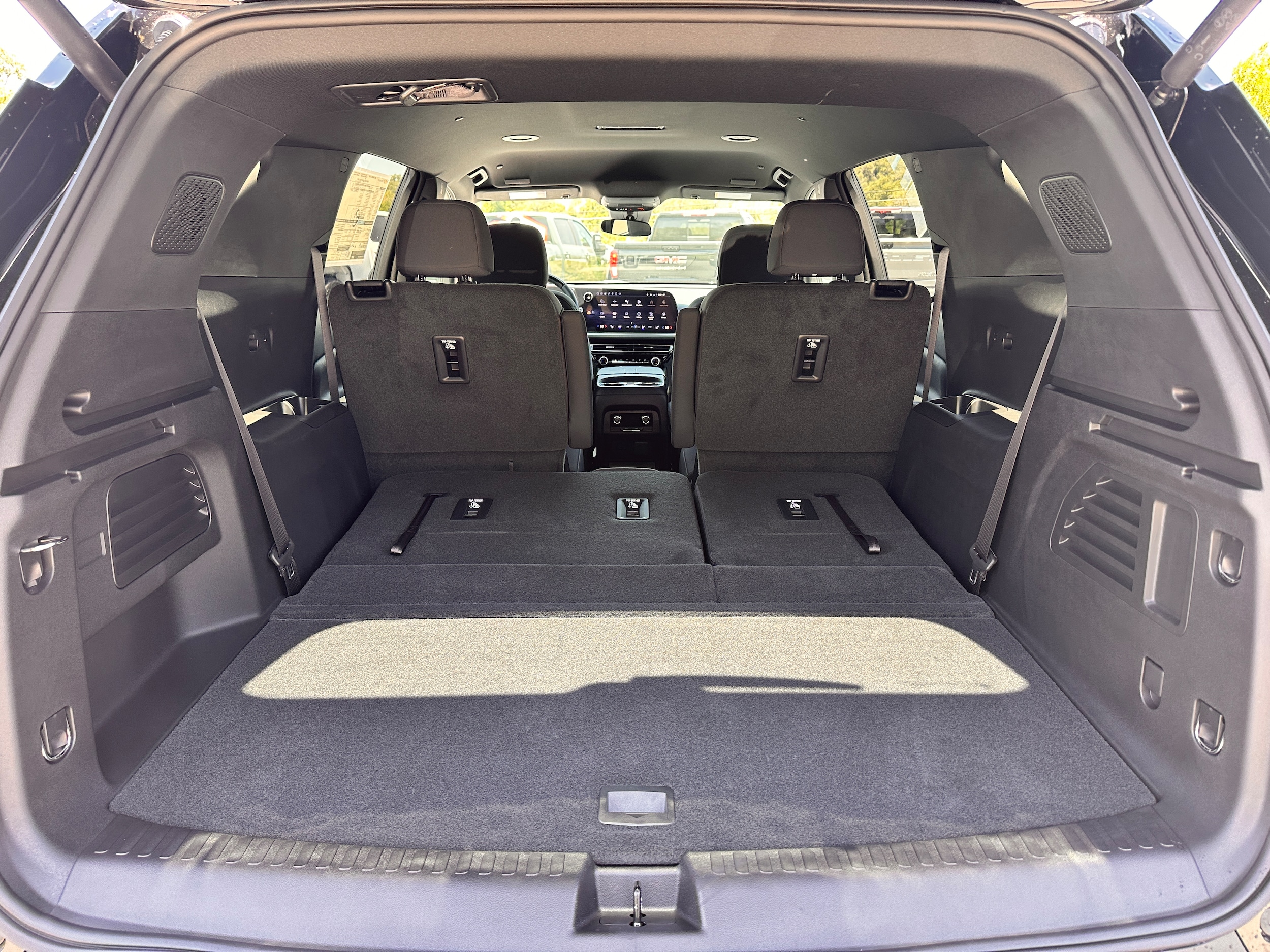 2025 Chevrolet Traverse LT - Photo 8