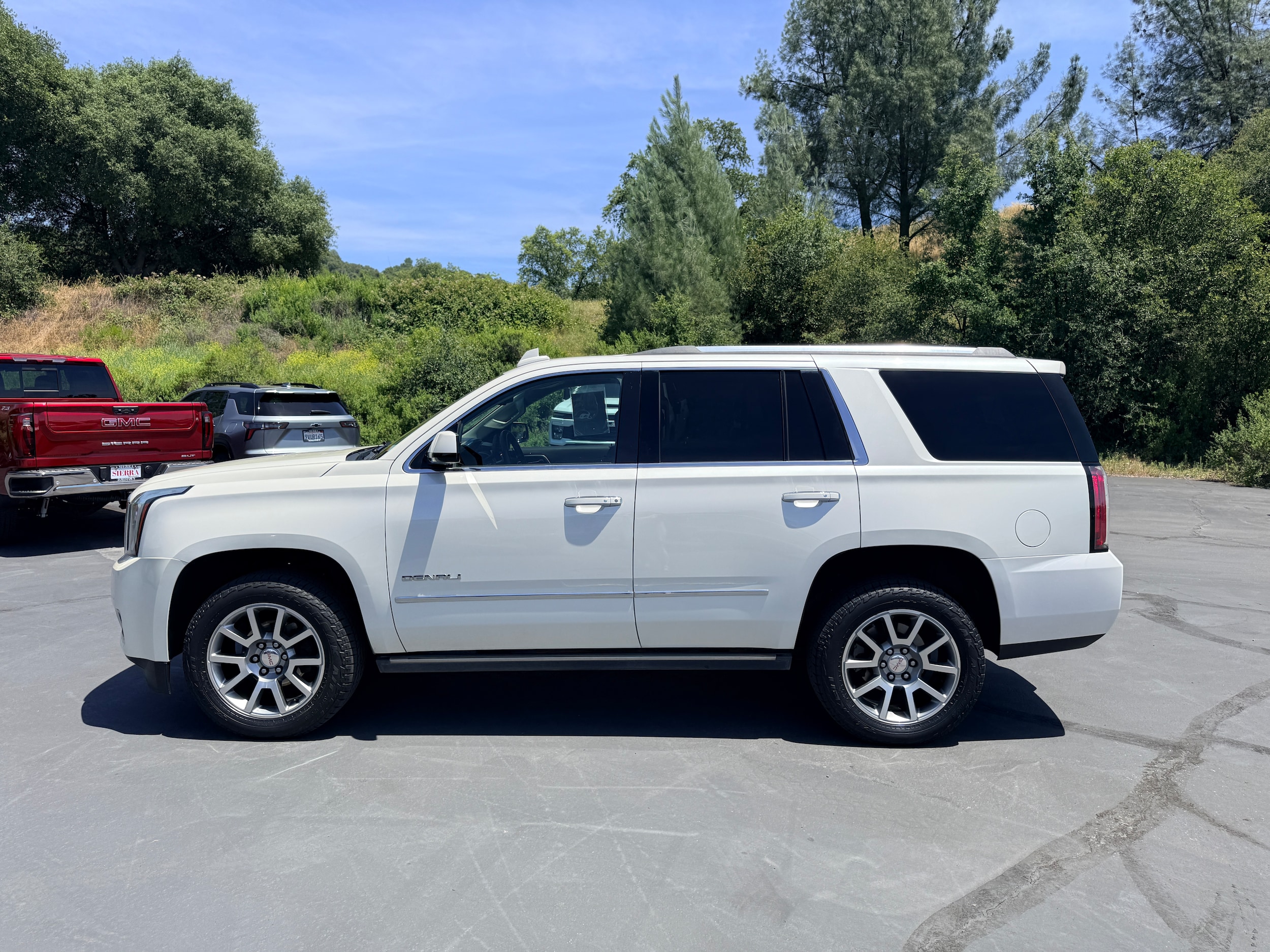 2015 GMC Yukon 4WD Denali's photo