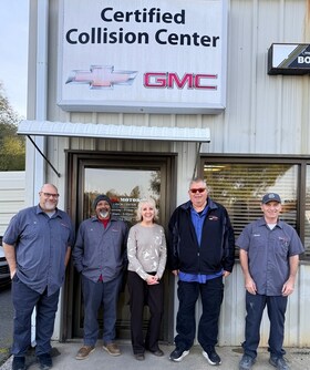 Staff member BODY SHOP from 570e9eb18db9