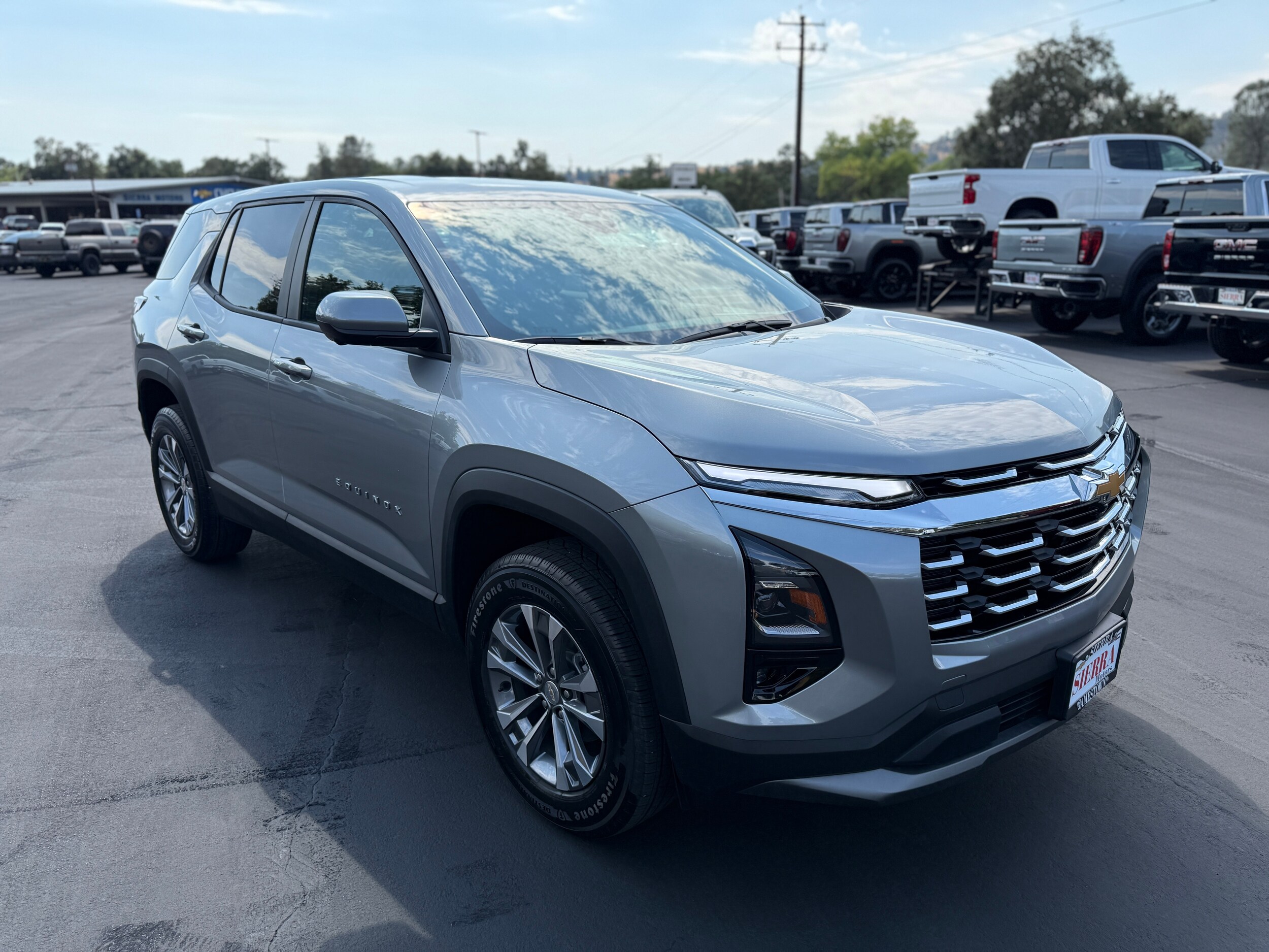 2026 Chevrolet Equinox LT photo 2