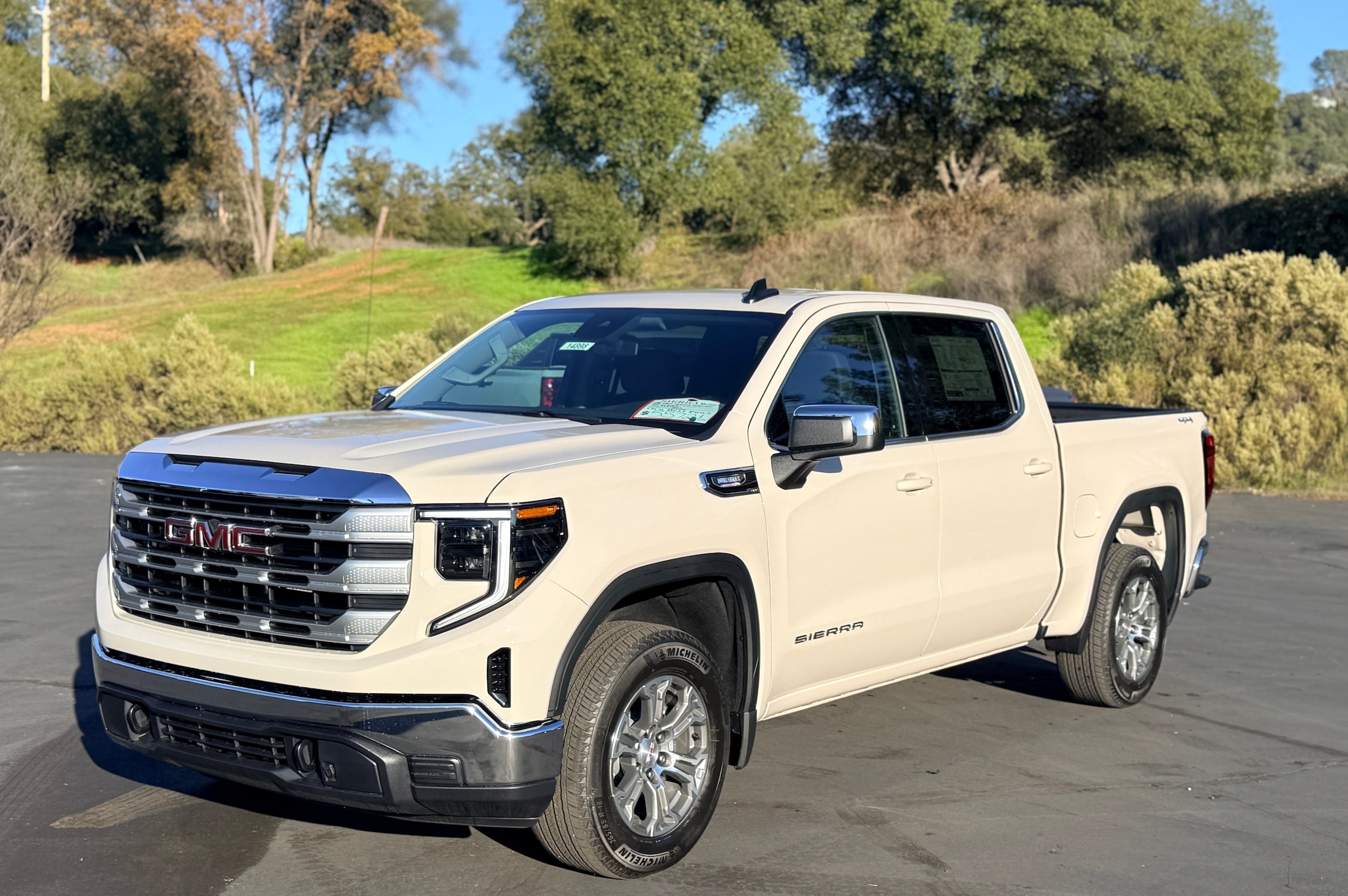 2026 GMC Sierra 1500 SLE's photo