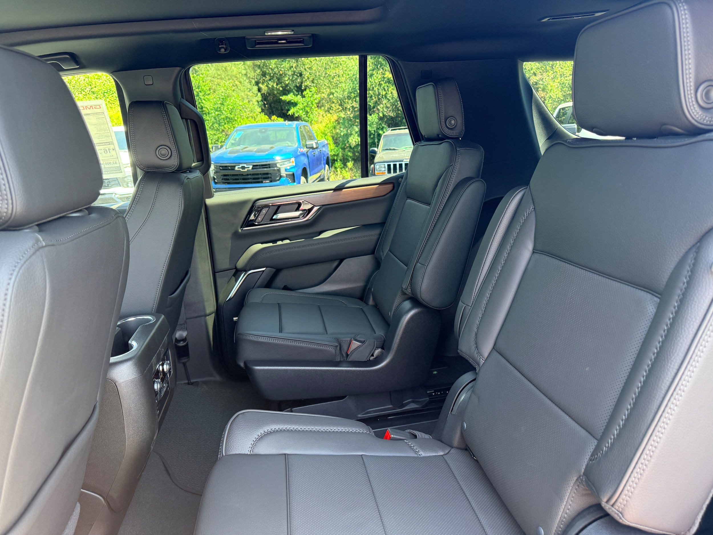 2026 GMC Yukon Denali - Photo 10