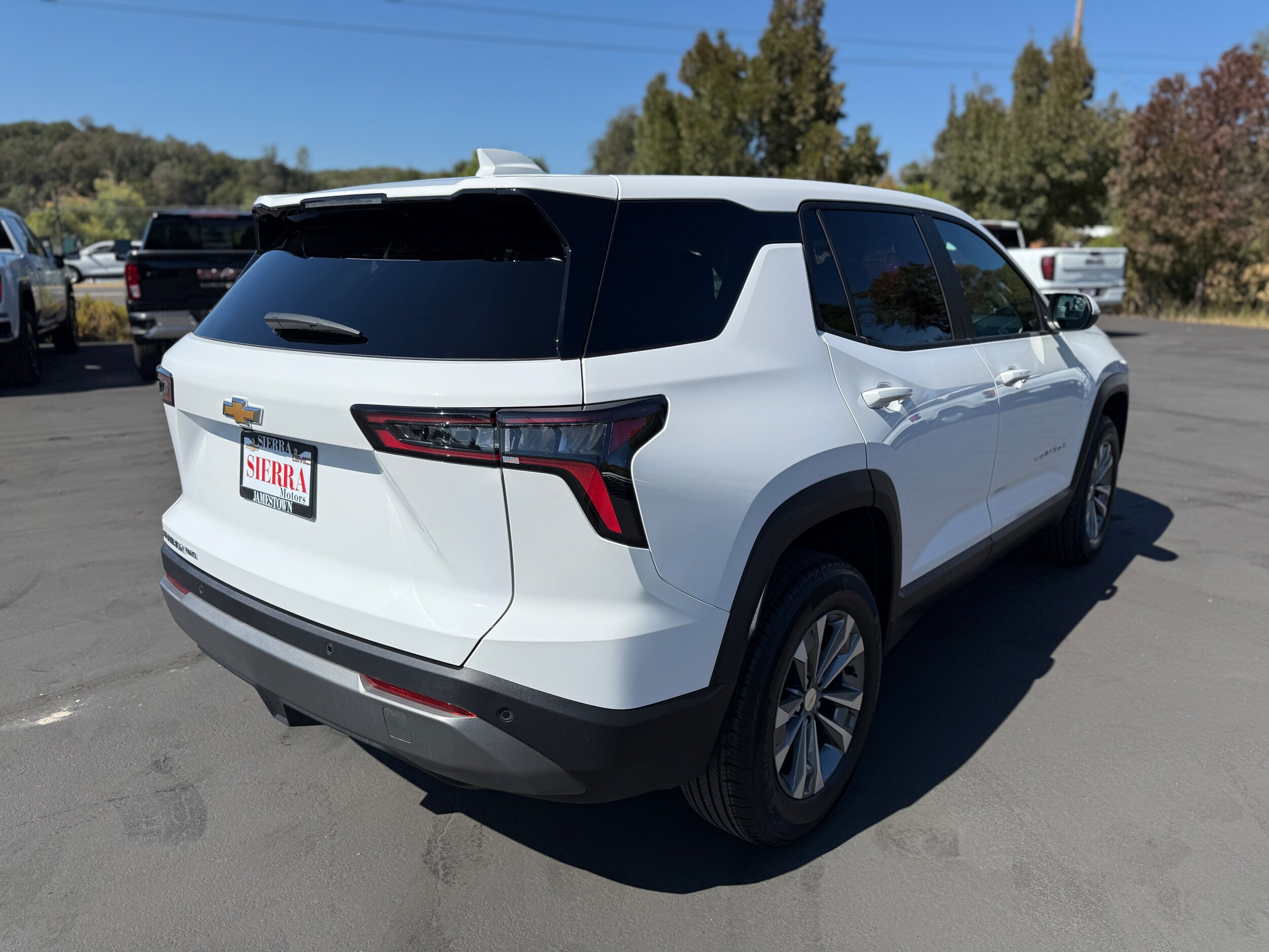 2026 Chevrolet Equinox LT photo 2