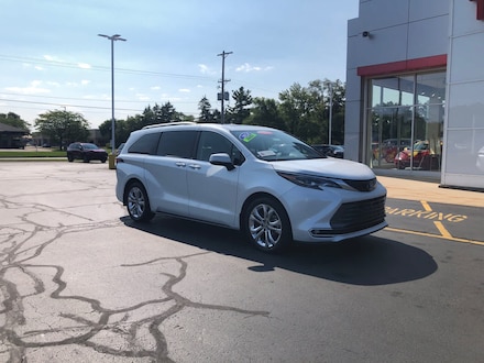 2024 Toyota Sienna Platinum Mini-van, Passenger