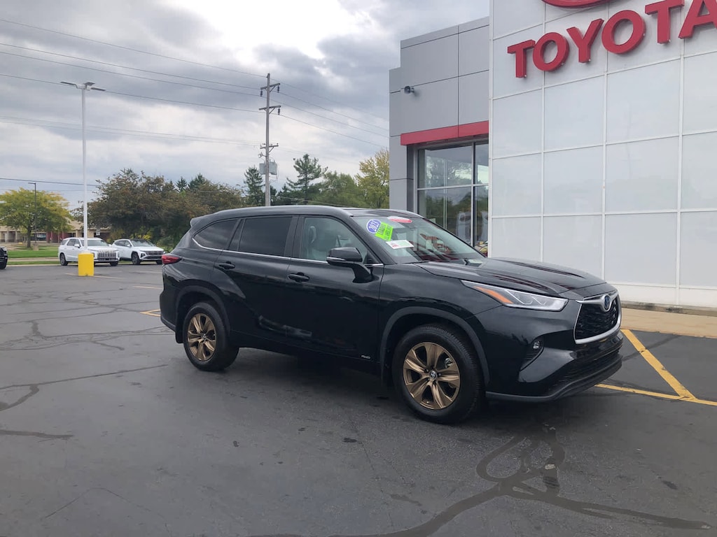 Used 2023 Toyota Highlander Hybrid Bronze Edition Sport Utility
