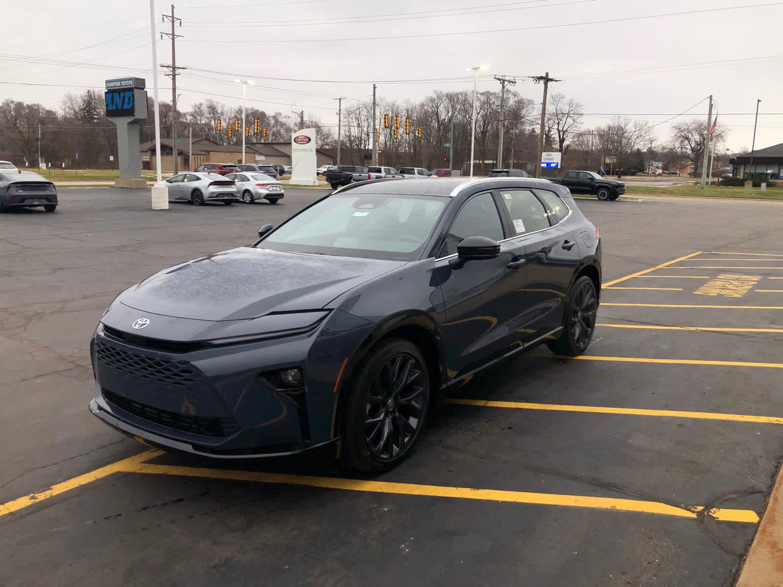 2025 Toyota Crown Signia Limited's photo