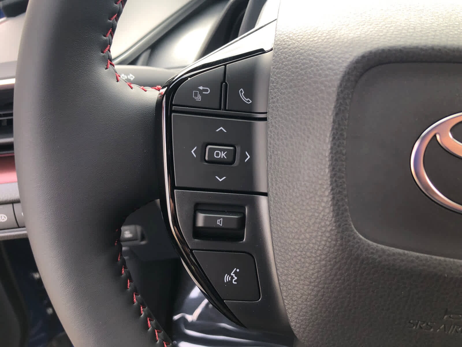 2026 Toyota Prius Plug-in Hybrid XSE Premium - Photo 10