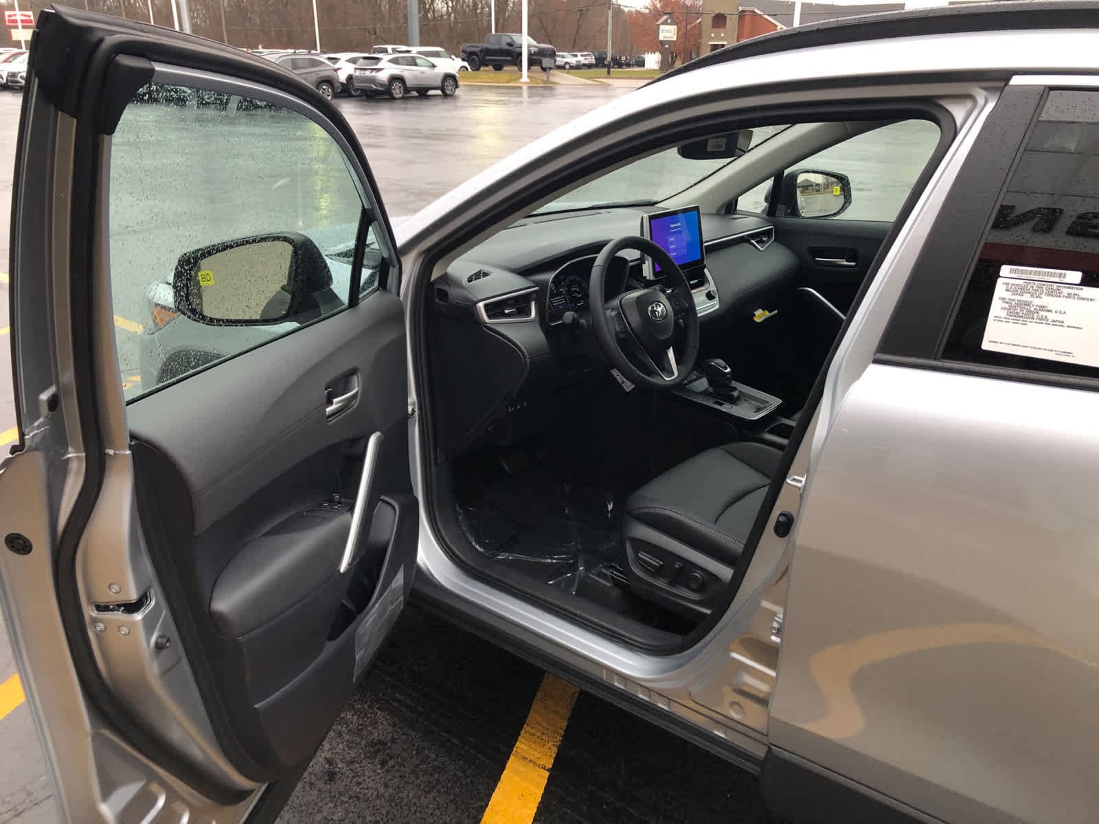 2026 Toyota Corolla Cross XLE - Photo 7