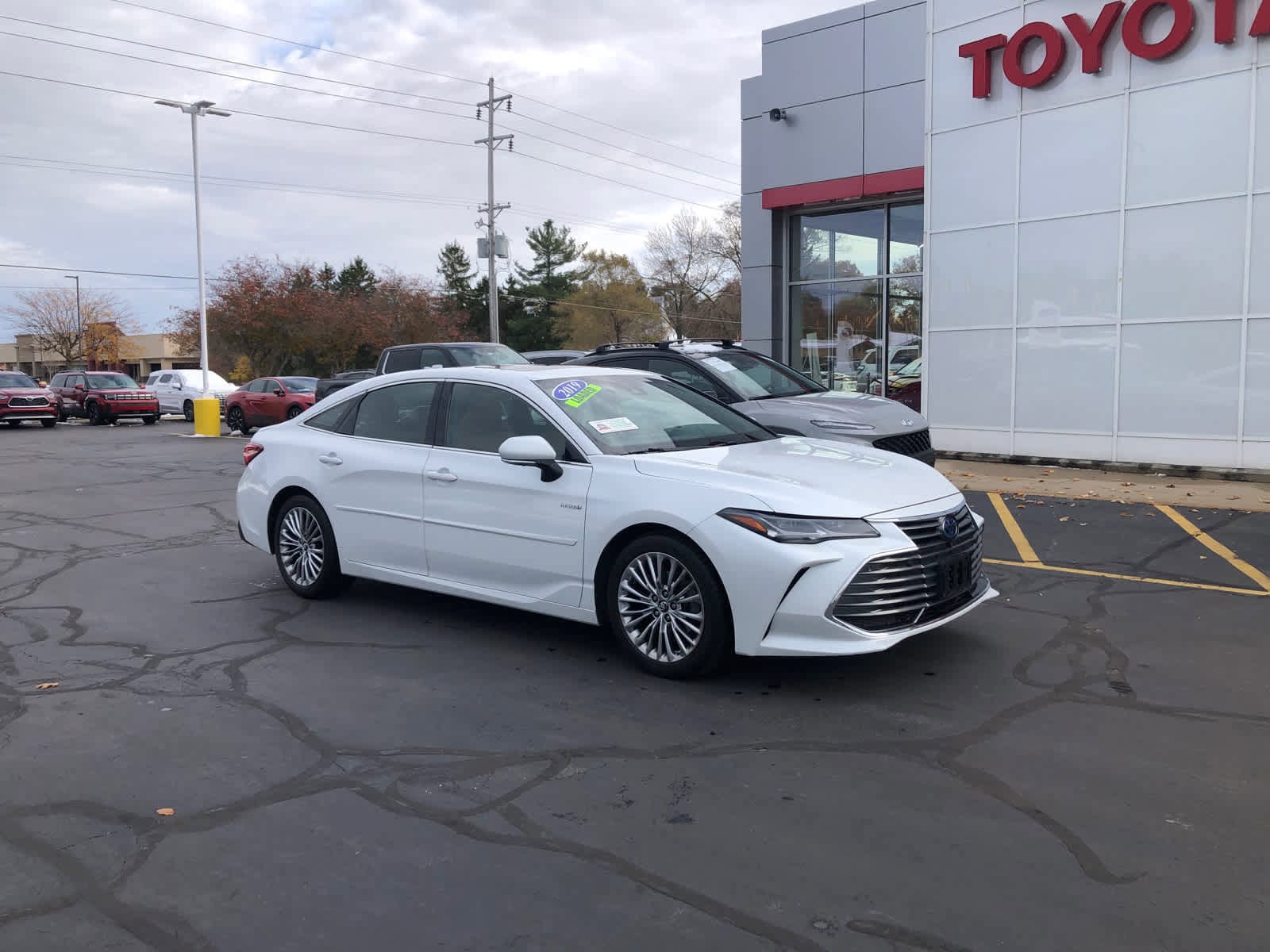 2019 Toyota Avalon Limited's photo