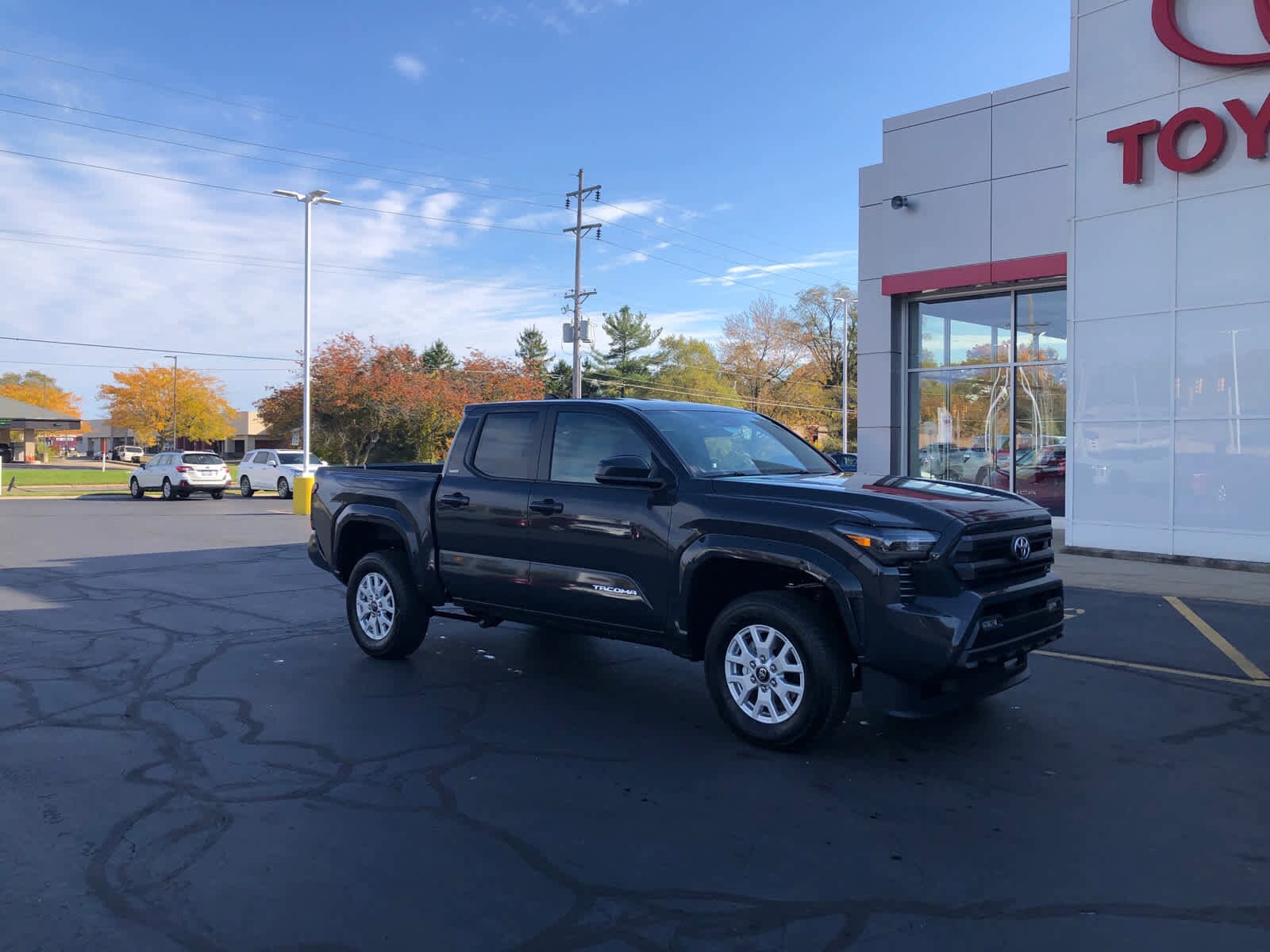 2025 Toyota Tacoma SR5's photo