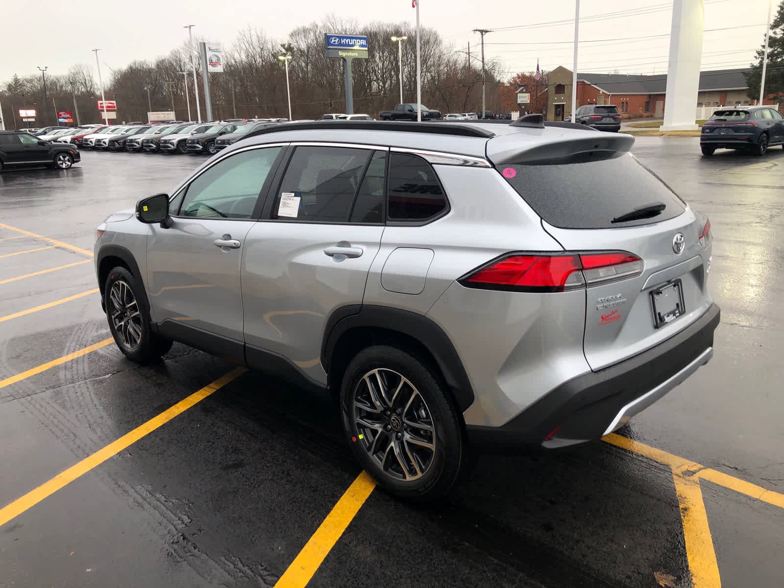 2026 Toyota Corolla Cross XLE - Photo 6