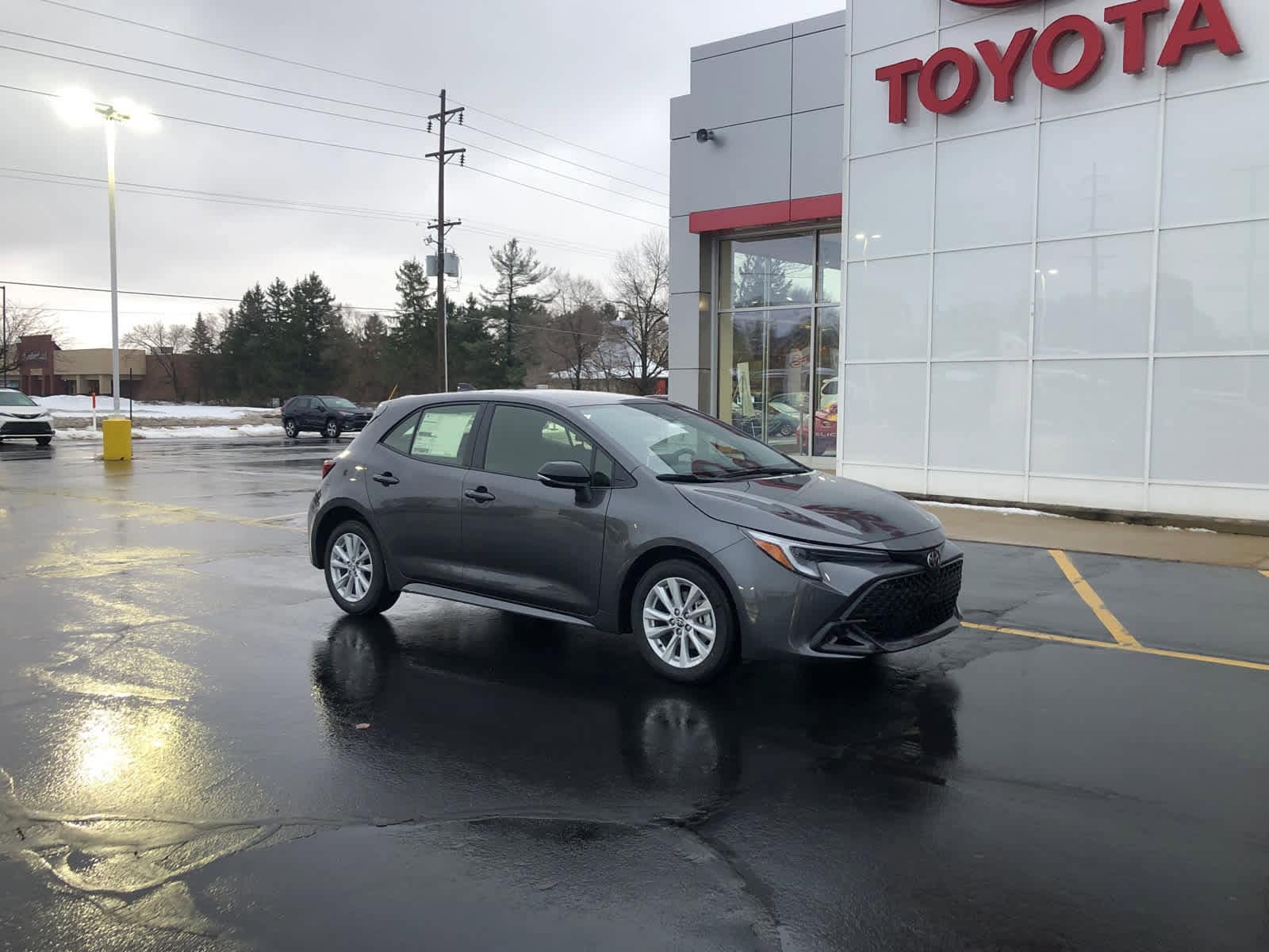 2026 Toyota Corolla Hatchback SE's photo