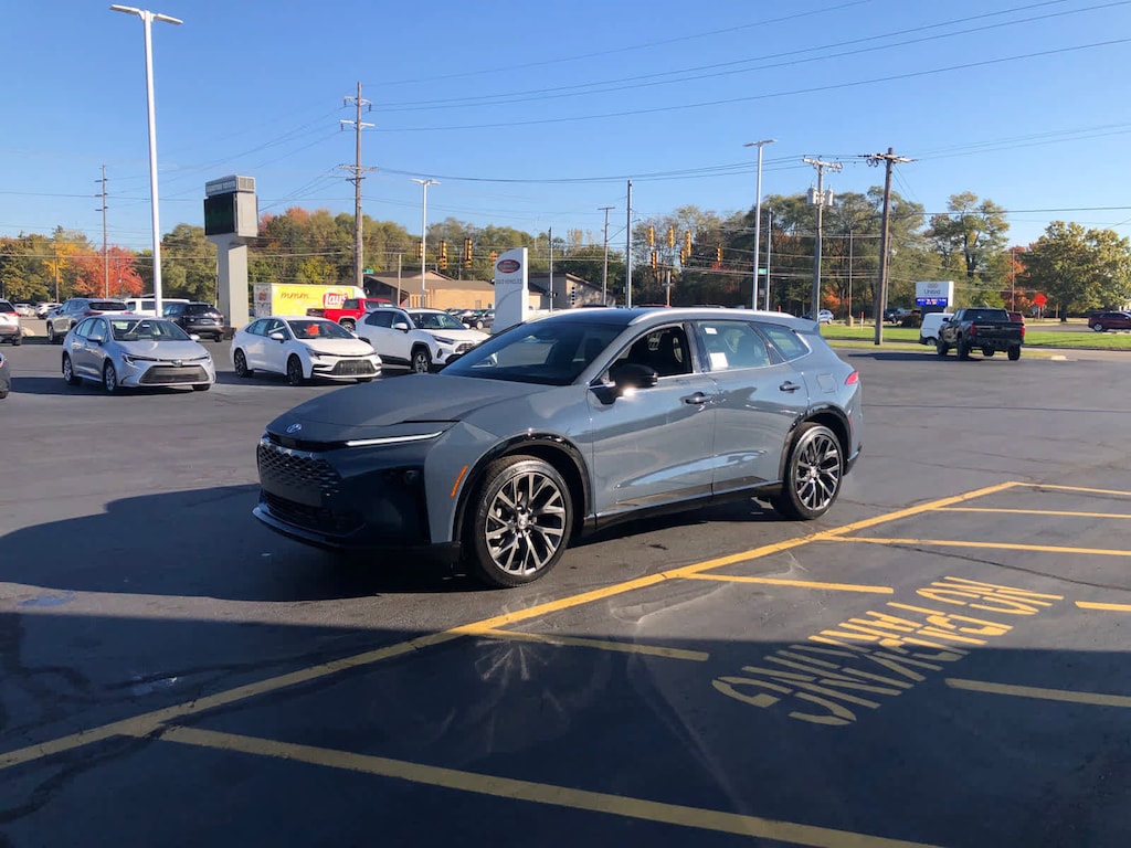 New 2025 Toyota Crown Signia Limited LIMITED