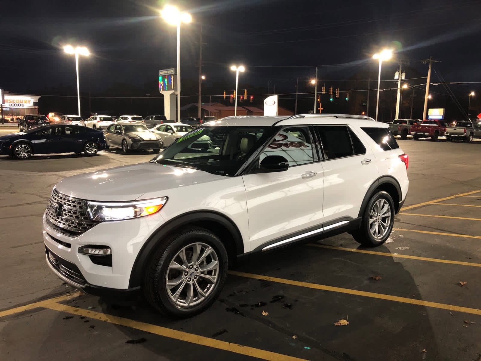 2023 Ford Explorer Limited's photo