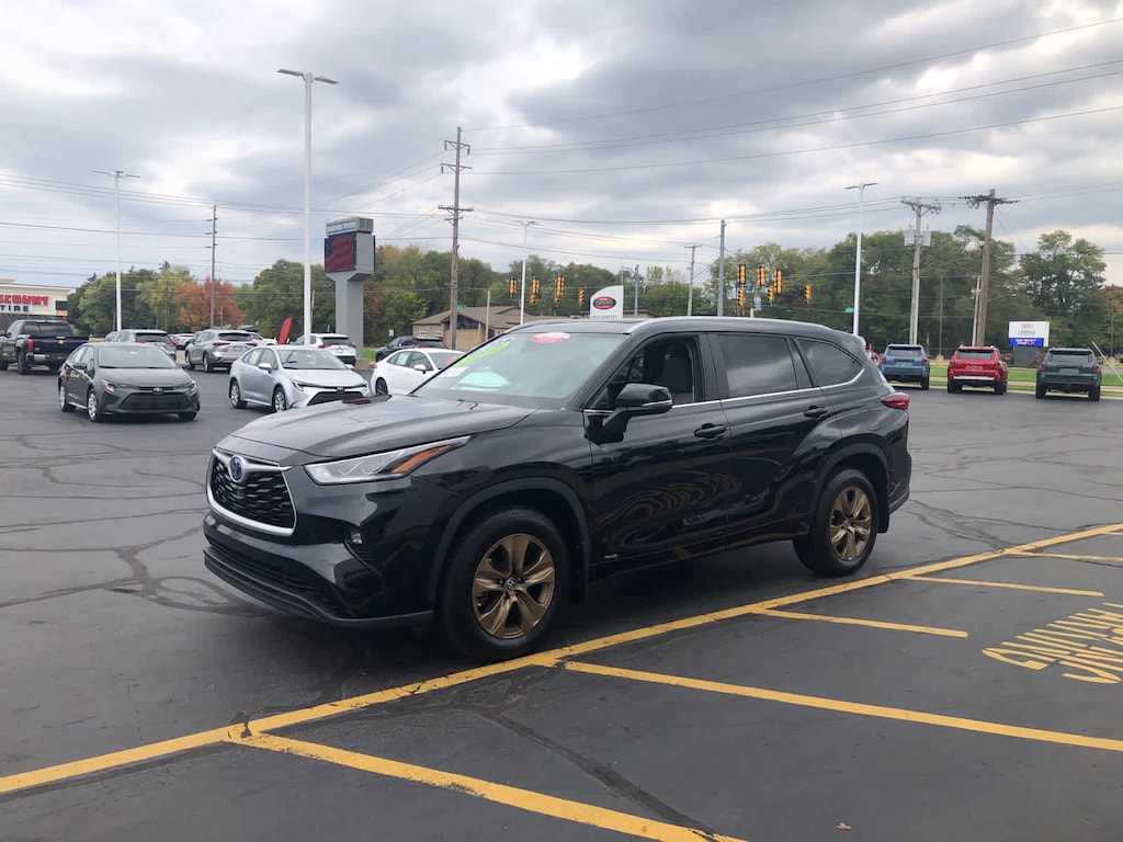 Used 2023 Toyota Highlander Hybrid Bronze Edition Sport Utility