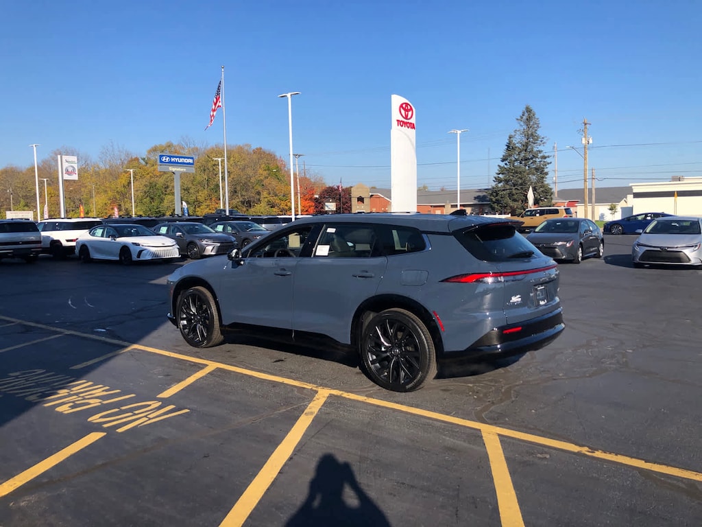 New 2025 Toyota Crown Signia Limited LIMITED