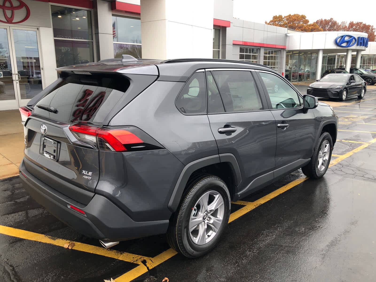 2025 Toyota RAV4 XLE photo 2