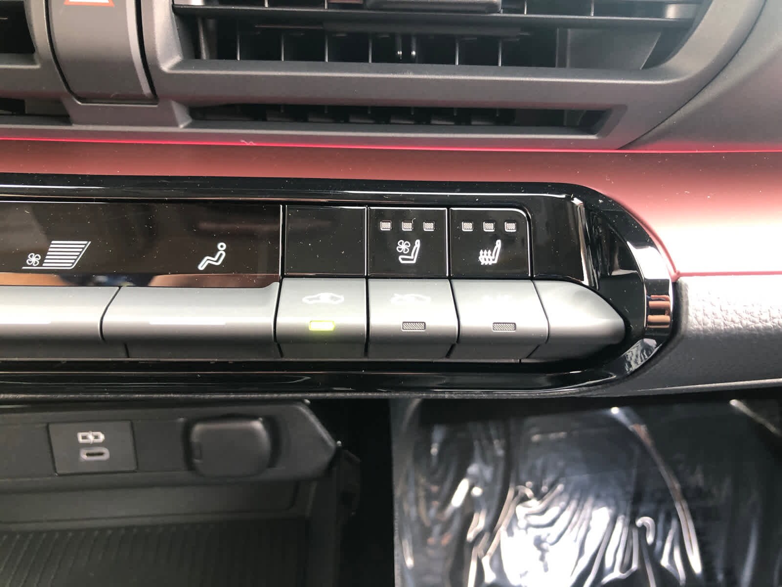 2026 Toyota Prius Plug-in Hybrid XSE Premium - Photo 21