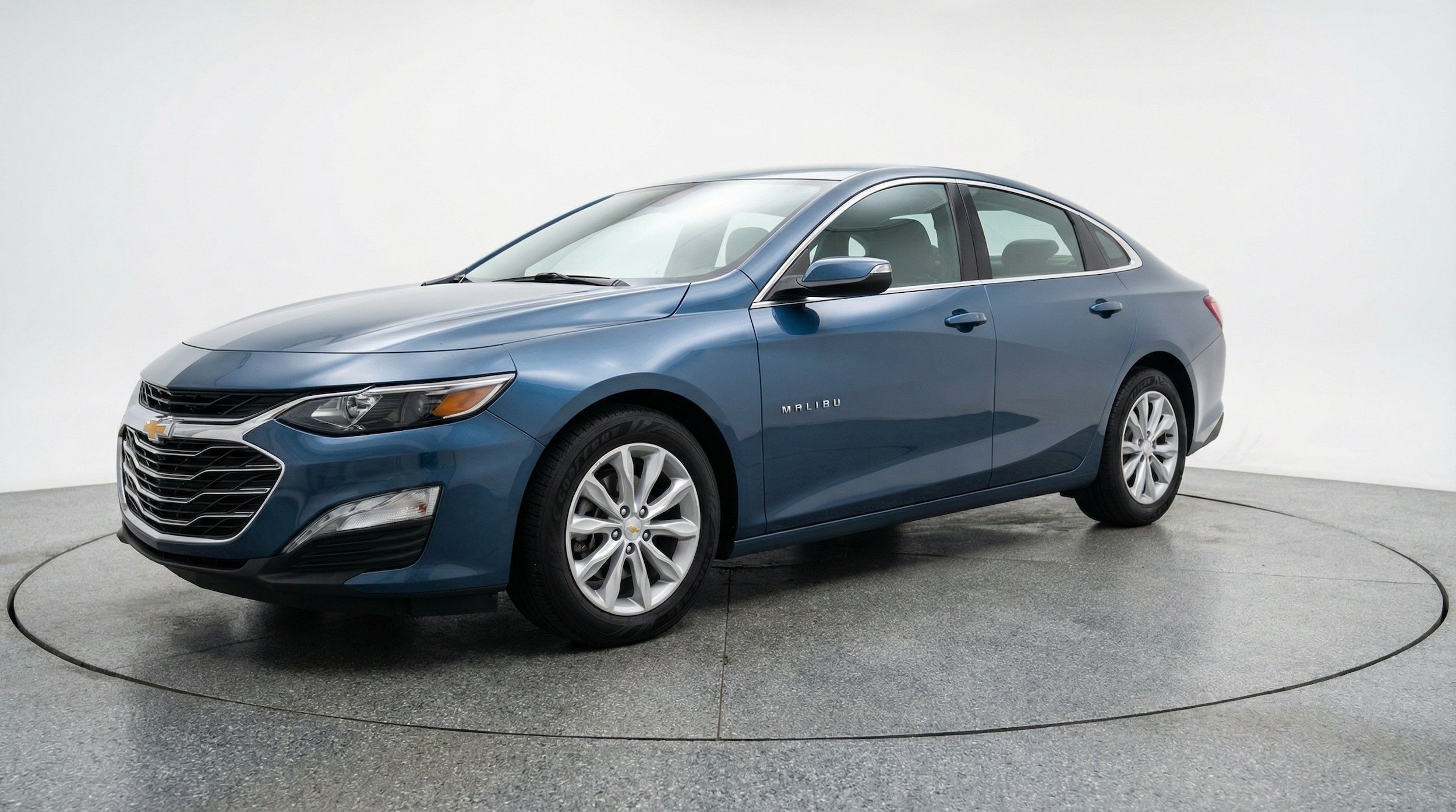 Thumbnail: 2024 Chevrolet Malibu - 3