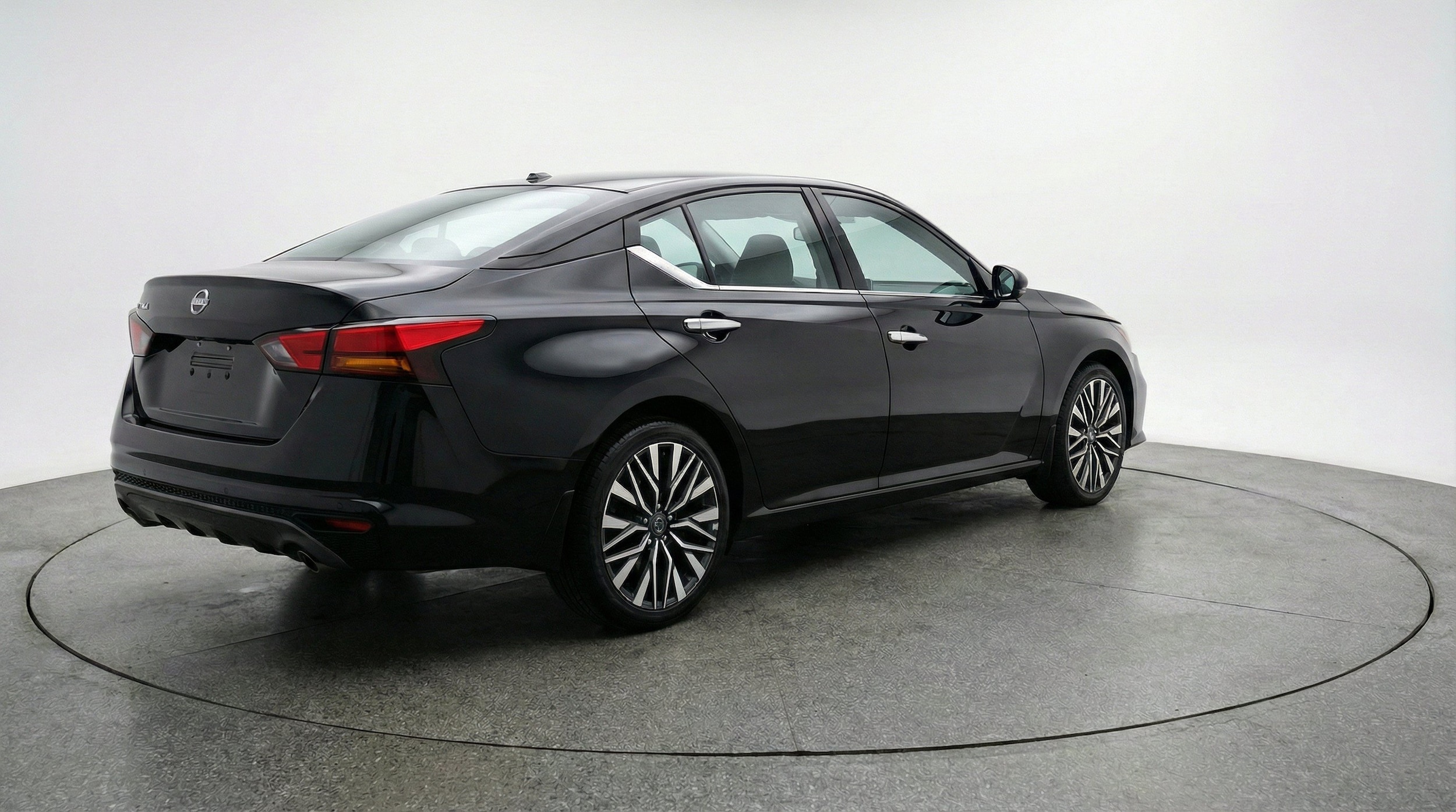 Thumbnail: 2025 Nissan Altima - 9