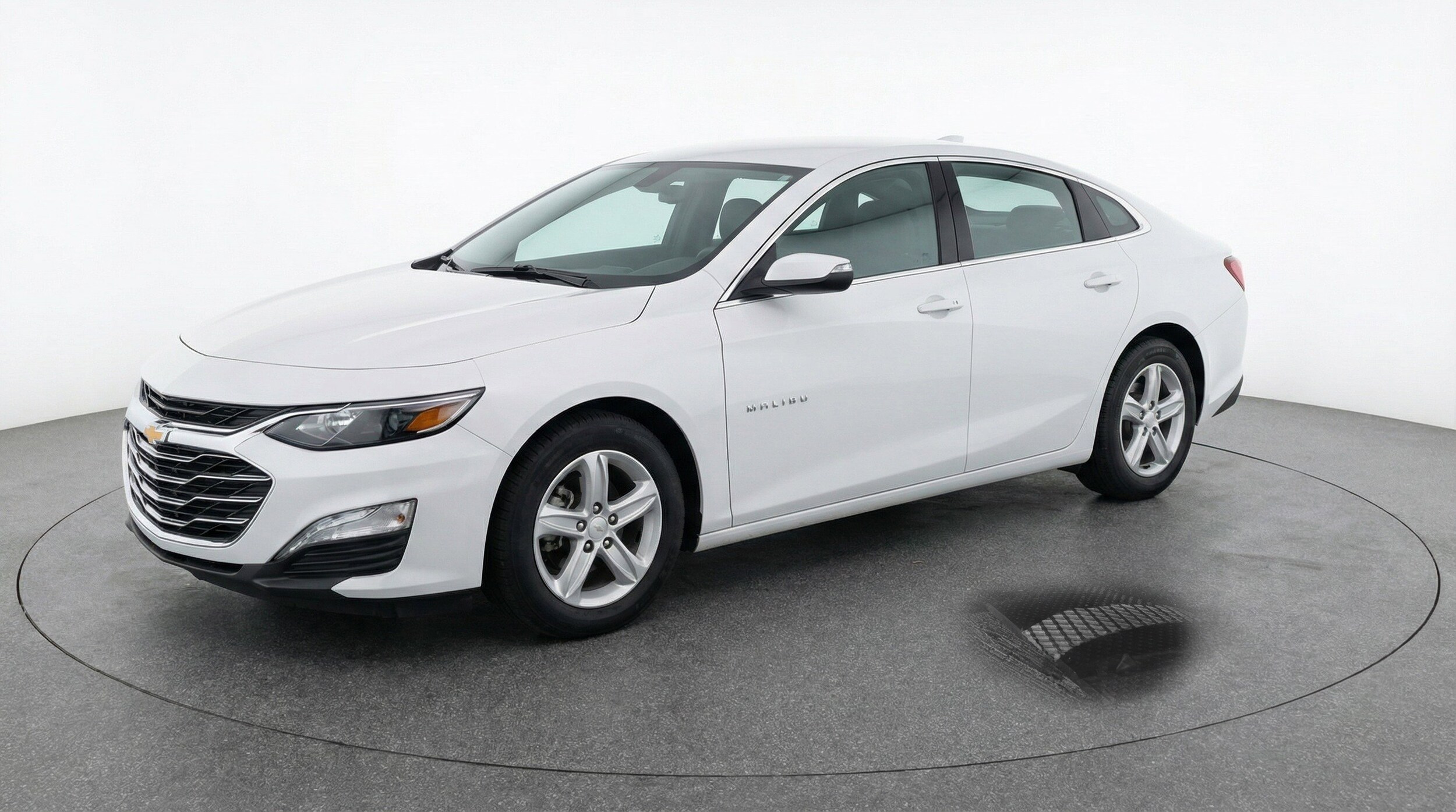 Thumbnail: 2024 Chevrolet Malibu - 3